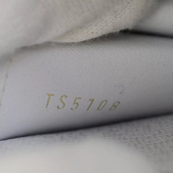 LOUIS VUITTON Love Lock Heart Coin Case Epi Leather White France - Picture 3 of 16